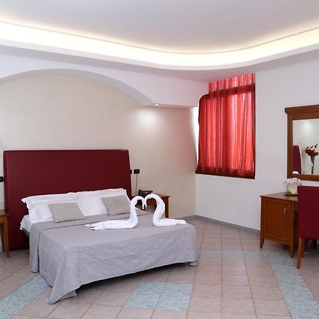 Hotel Stefano A Melito Меліто-ді-Наполі Екстер'єр фото