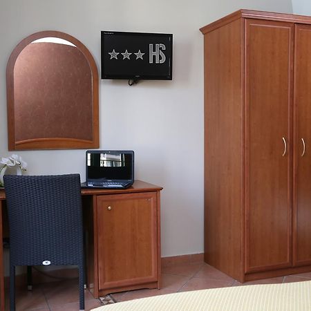 Hotel Stefano A Melito Меліто-ді-Наполі Екстер'єр фото