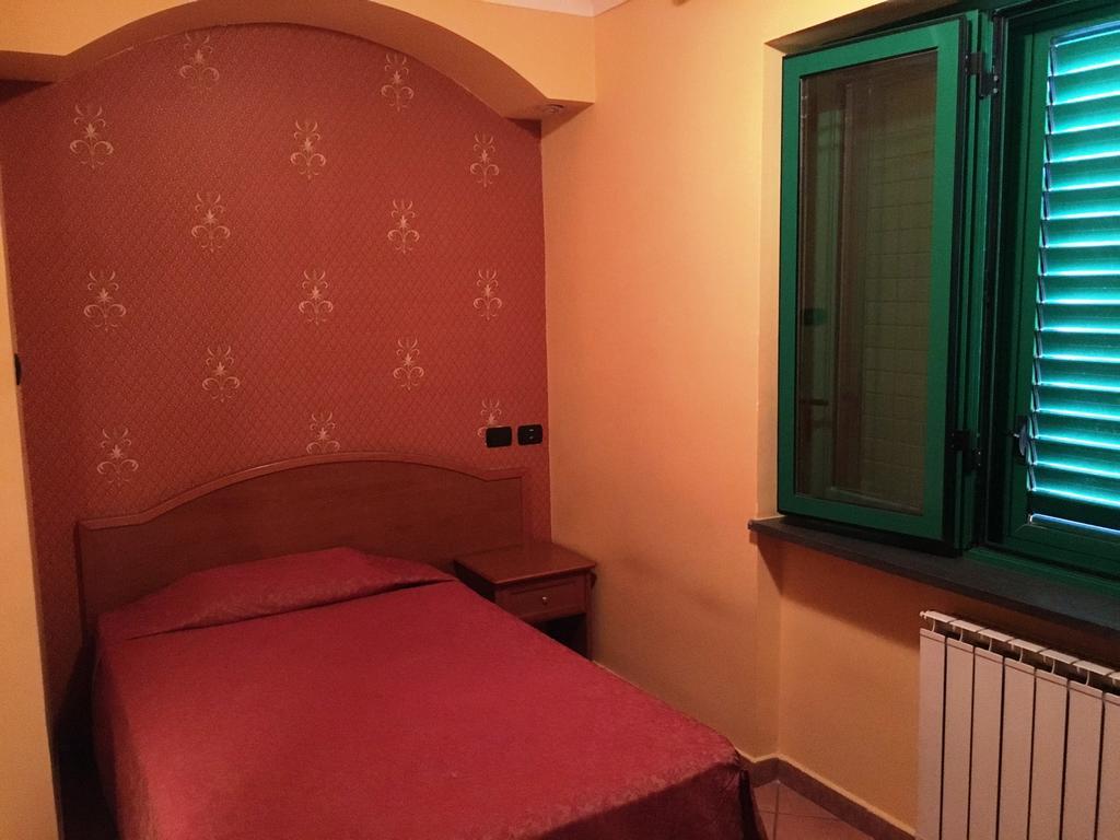 Hotel Stefano A Melito Меліто-ді-Наполі Екстер'єр фото