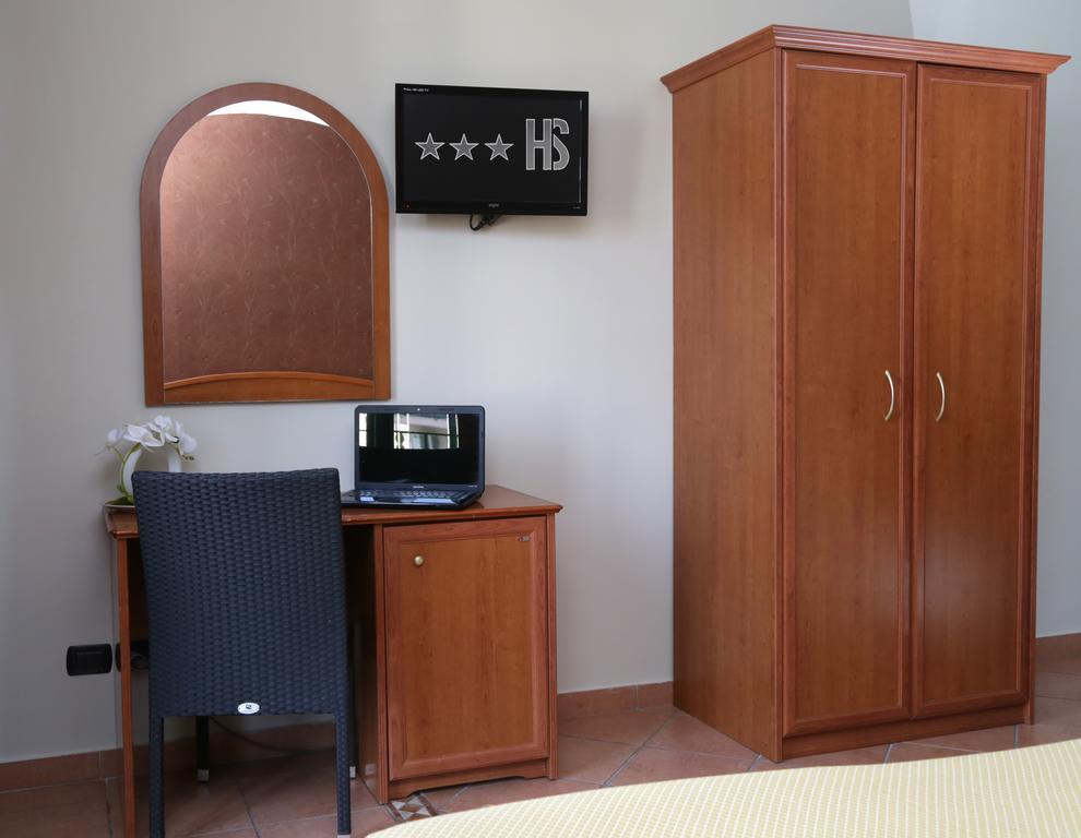 Hotel Stefano A Melito Меліто-ді-Наполі Екстер'єр фото