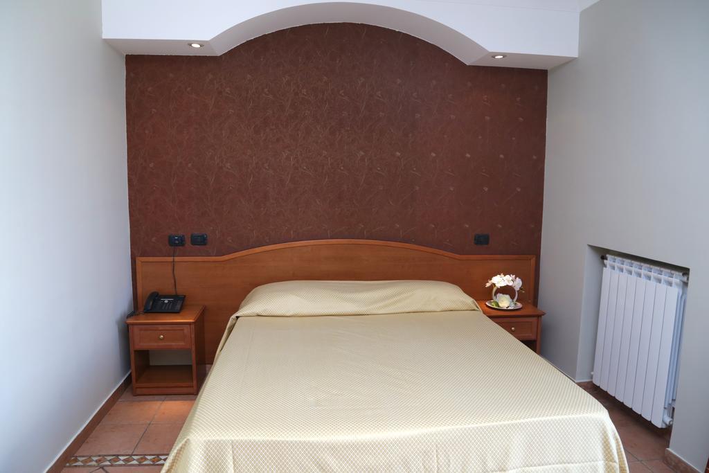 Hotel Stefano A Melito Меліто-ді-Наполі Екстер'єр фото
