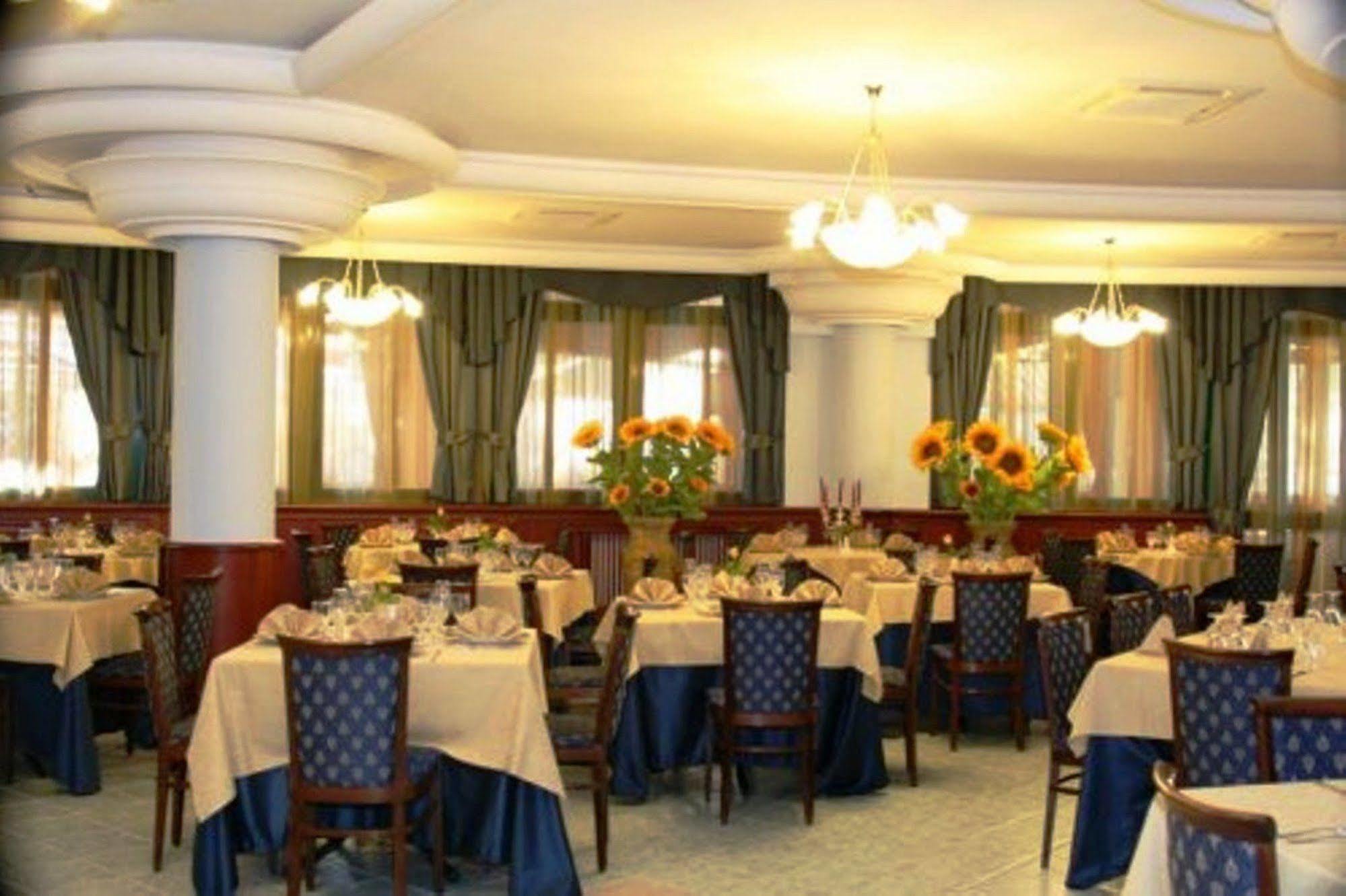 Hotel Stefano A Melito Меліто-ді-Наполі Екстер'єр фото